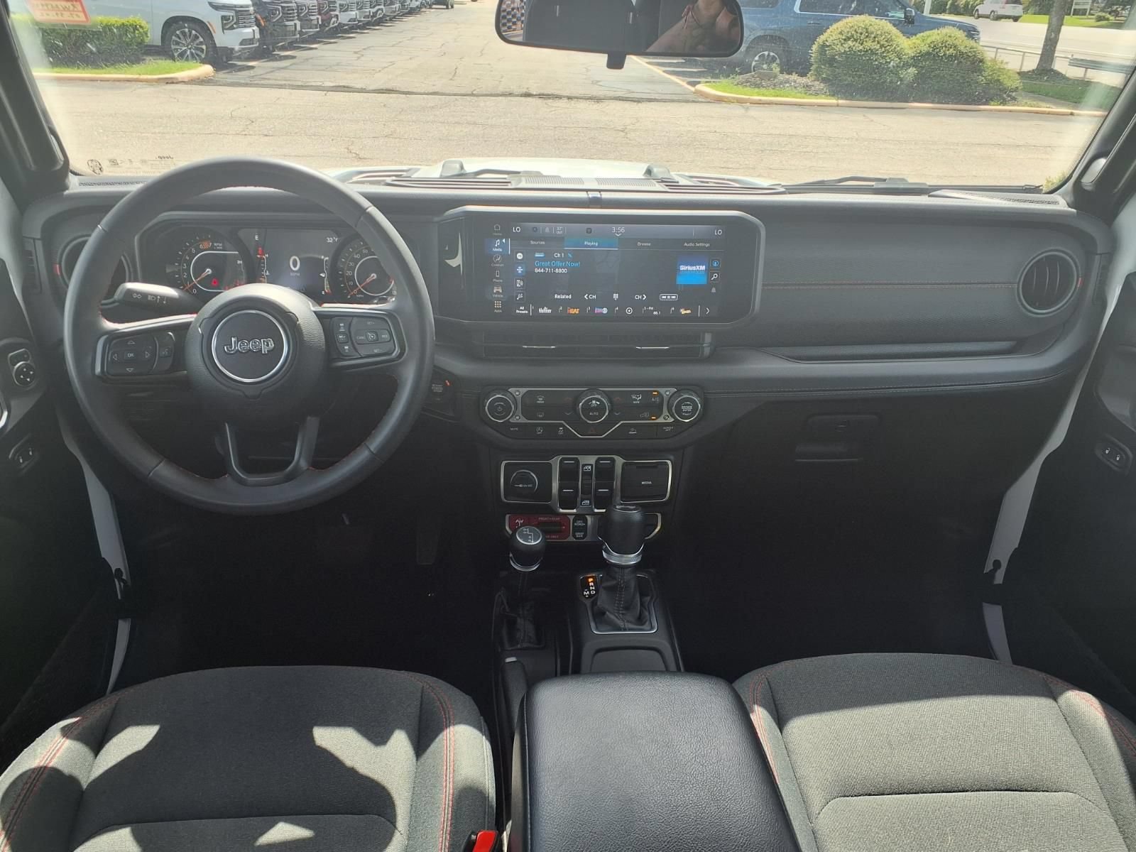 Used 2024 Jeep Wrangler Unlimited Rubicon AWD/4WD image 3