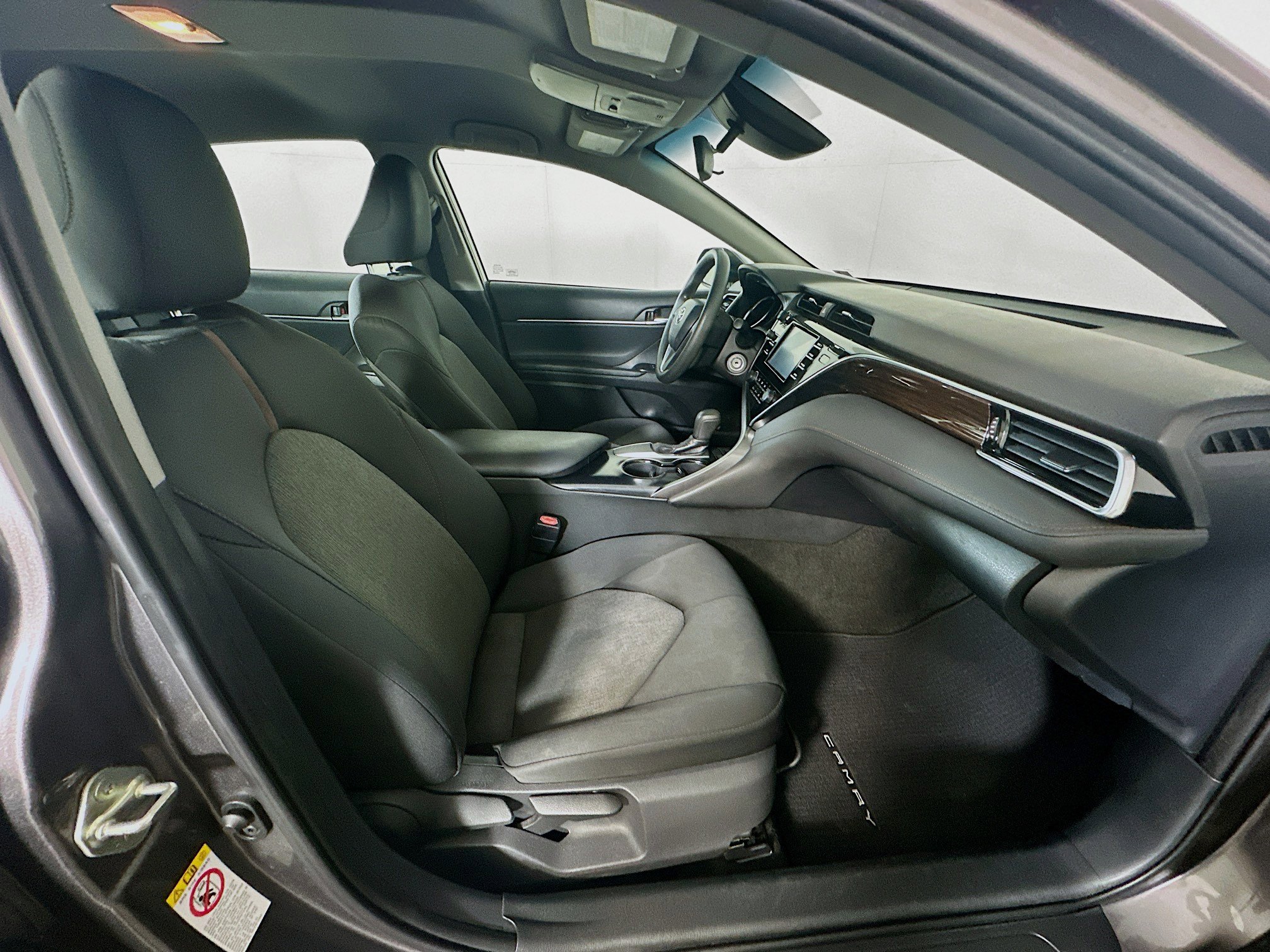 Used 2018 Toyota Camry LE image 30