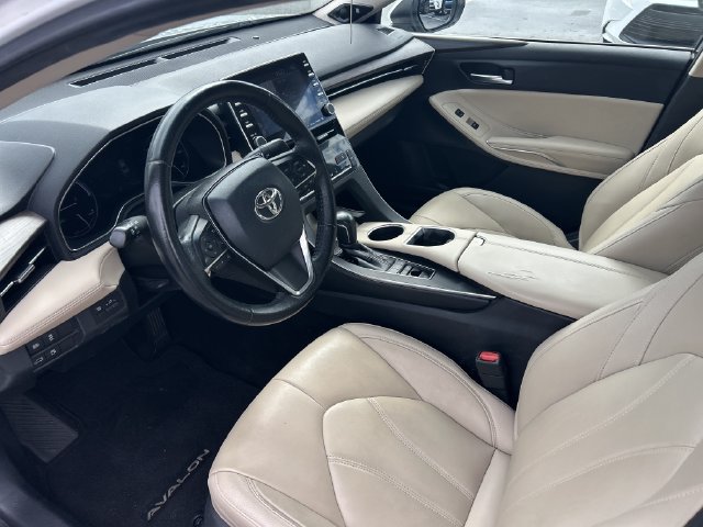 Used 2020 Toyota Avalon XLE w/ Moonroof Package FWD image 10
