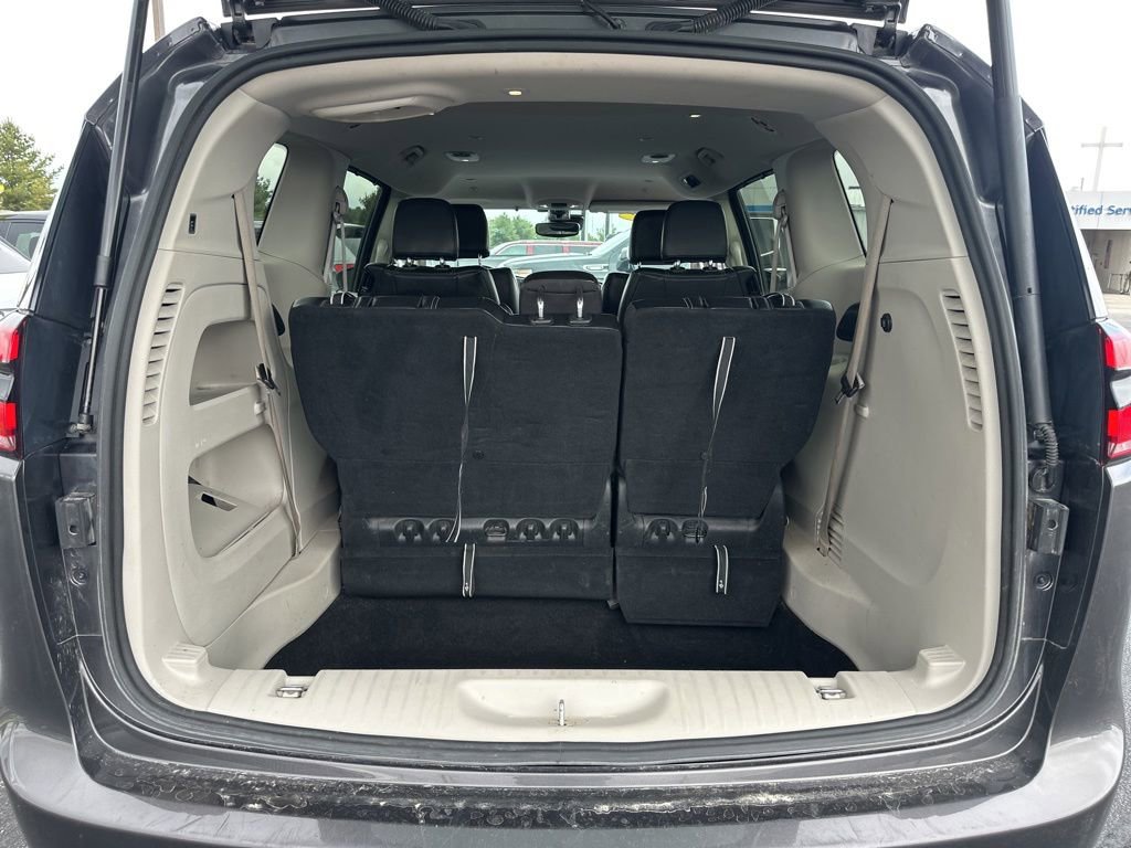 Used 2022 Chrysler Pacifica Touring-L FWD image 8