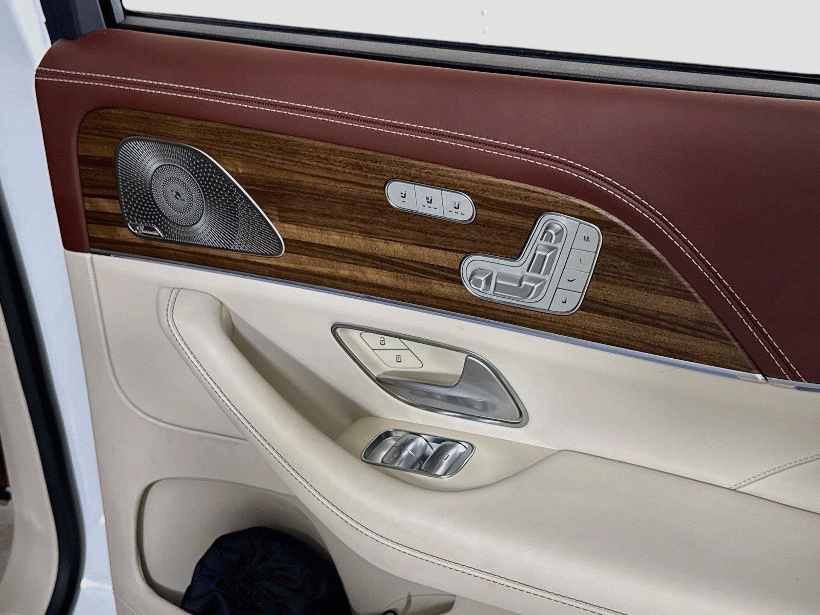 Used 2025 Mercedes-Benz Maybach GLS 600 4MATIC image 37