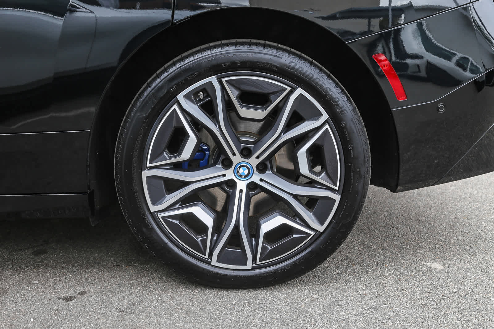 Used 2025 BMW iX xDrive50 w/ Premium Package image 8