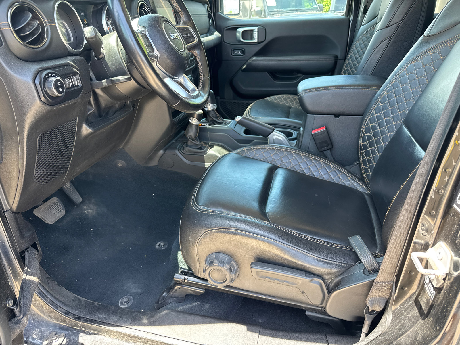 Certified 2022 Jeep Gladiator Overland AWD/4WD image 12