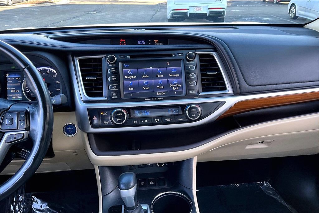 Used 2017 Toyota Highlander Limited Platinum image 19