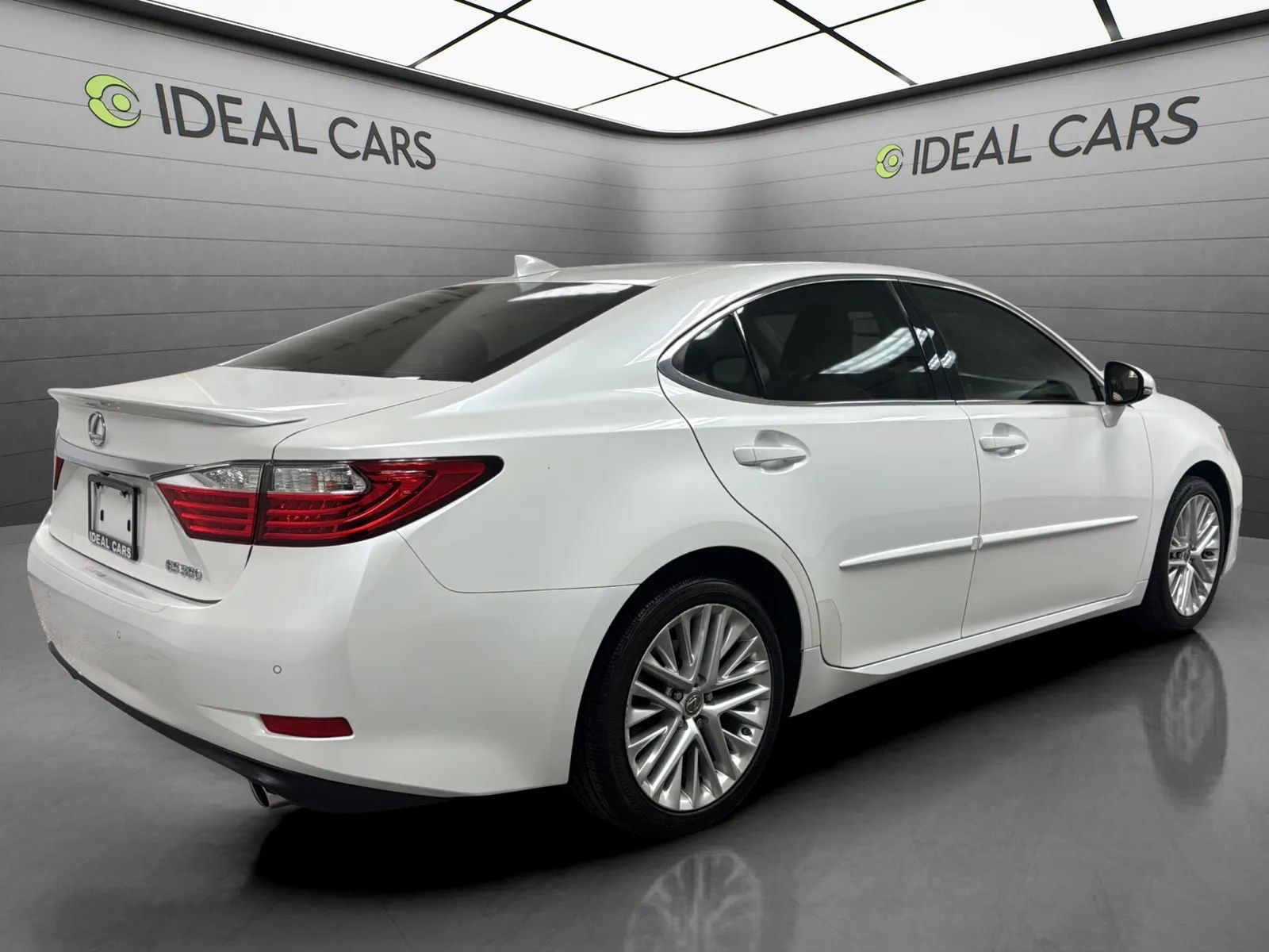 Used 2015 Lexus ES 350 w/ Luxury Package FWD image 5