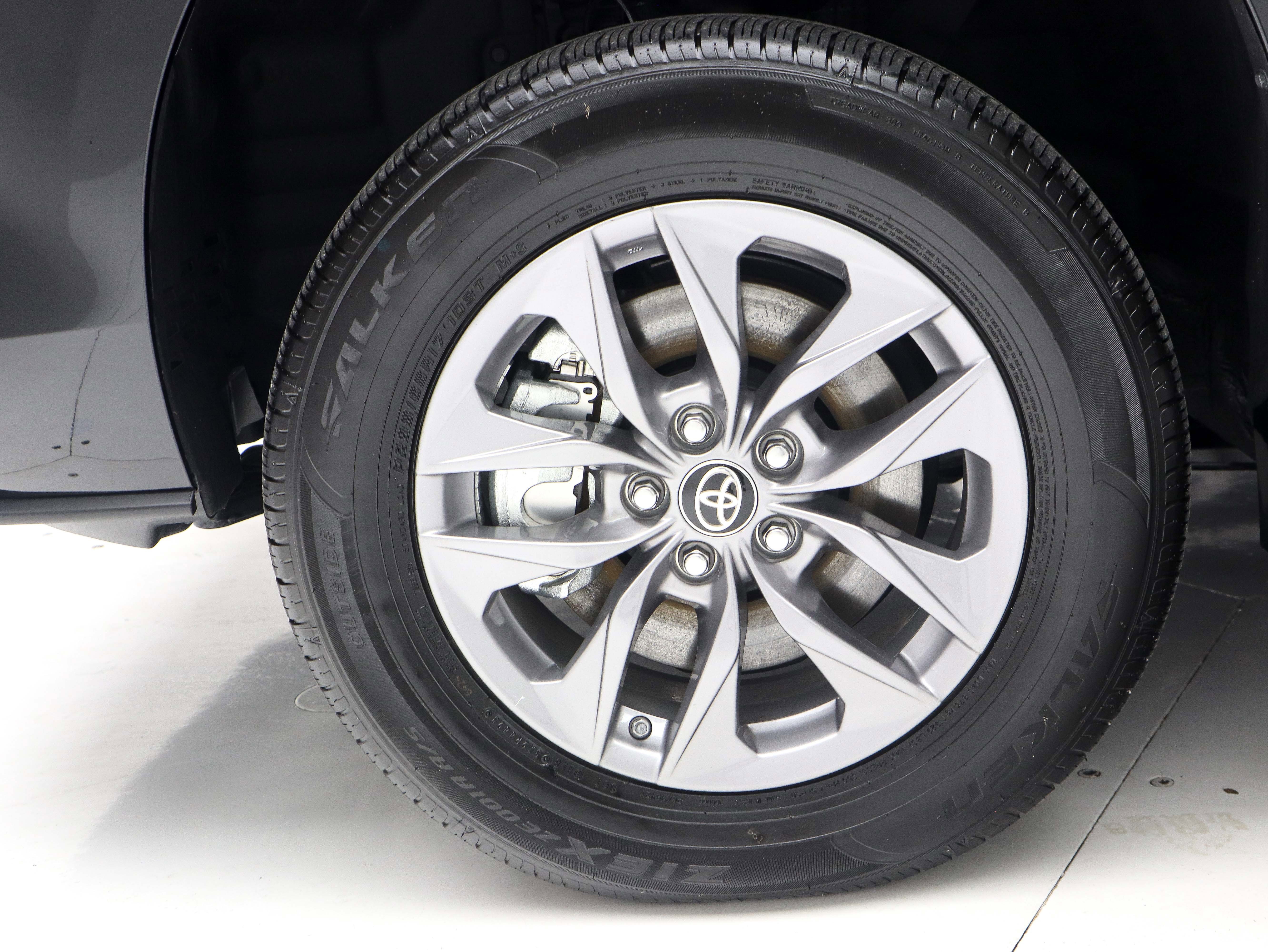 Used 2024 Toyota Sienna LE FWD image 34