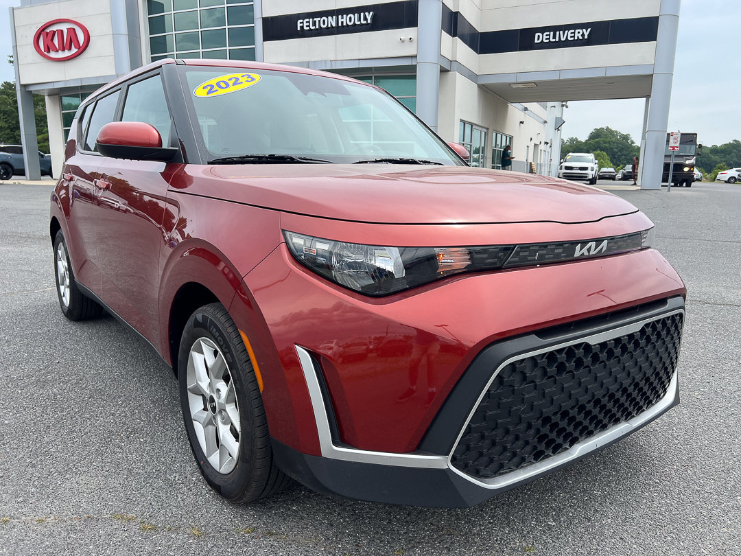 Used 2023 Kia Soul LX w/ LX Technology Package FWD image 10