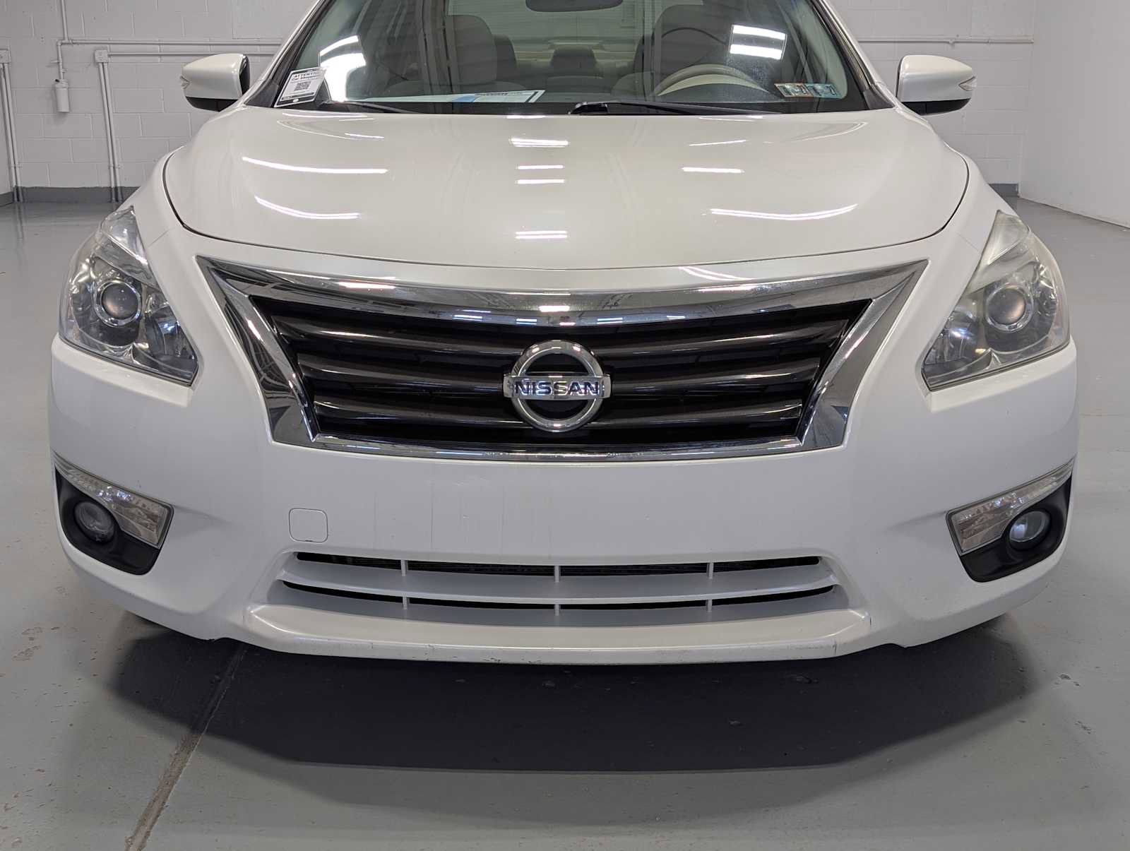Used 2015 Nissan Altima 2.5 SV w/ Convenience Package FWD image 2