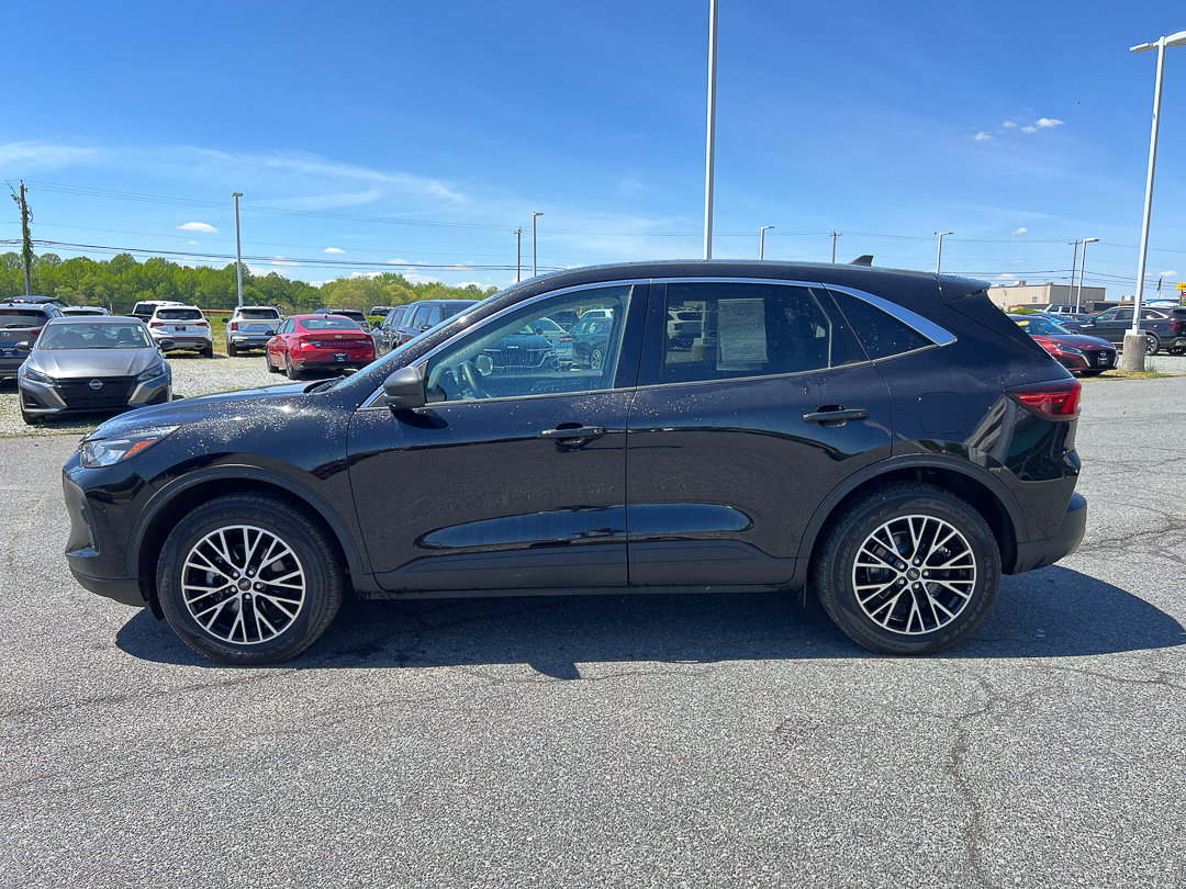 Used 2023 Ford Escape Active w/ Tech Pack #1 AWD/4WD image 2