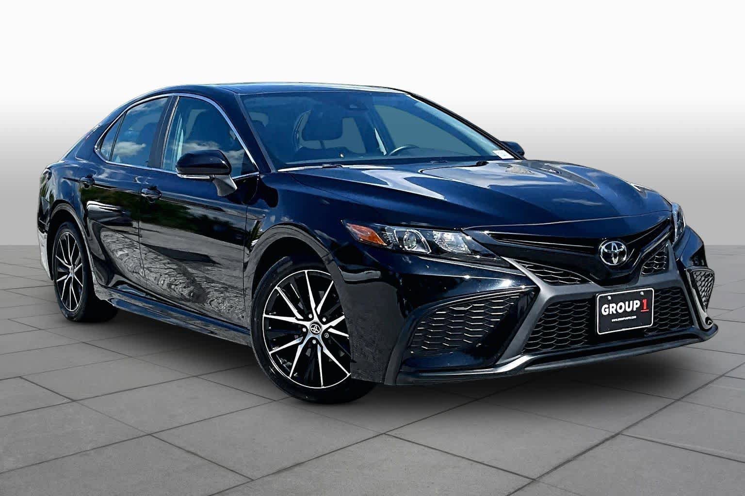 Used 2024 Toyota Camry SE FWD image 3
