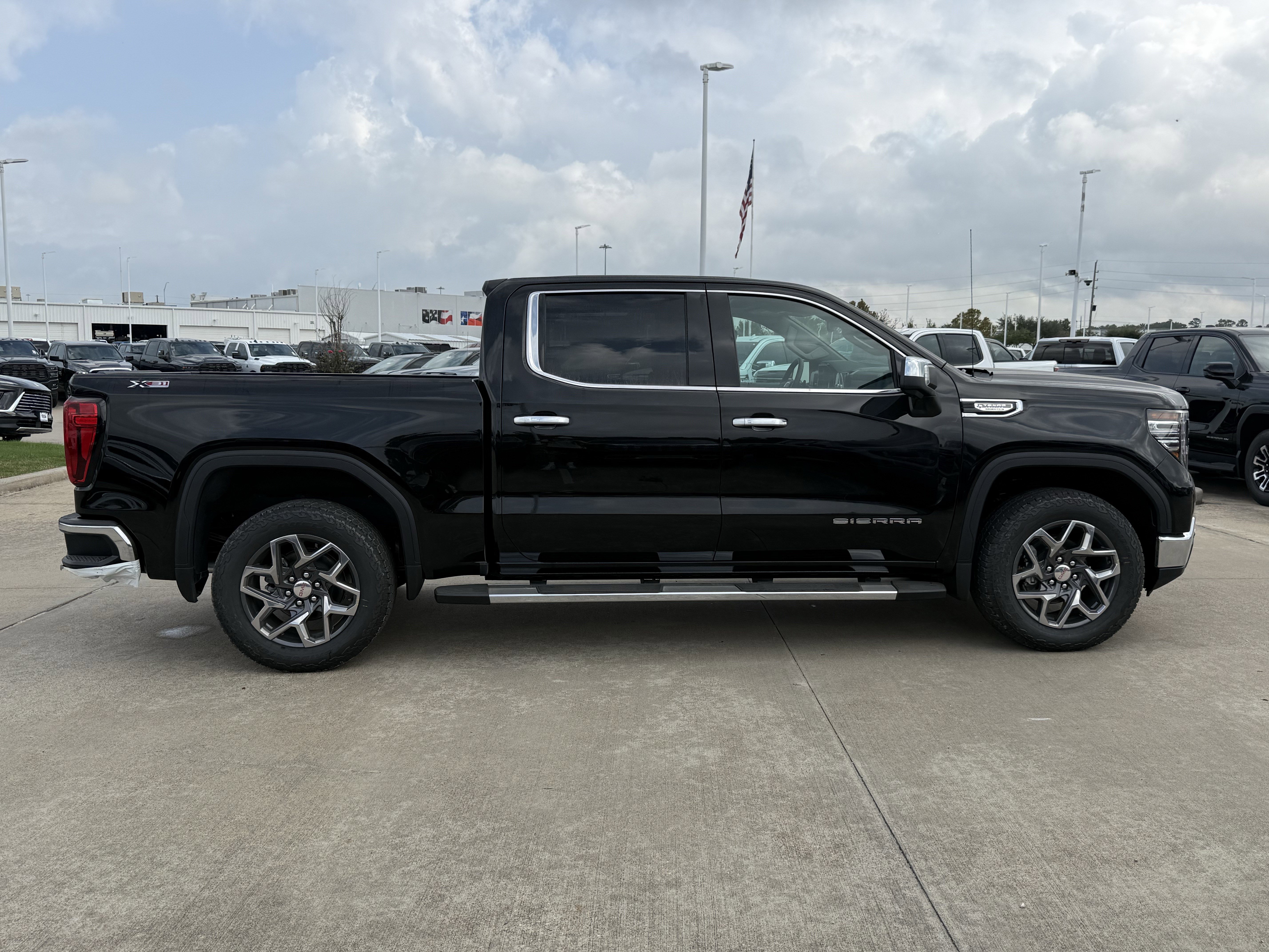 New 2026 GMC Sierra 1500 SLT image 3