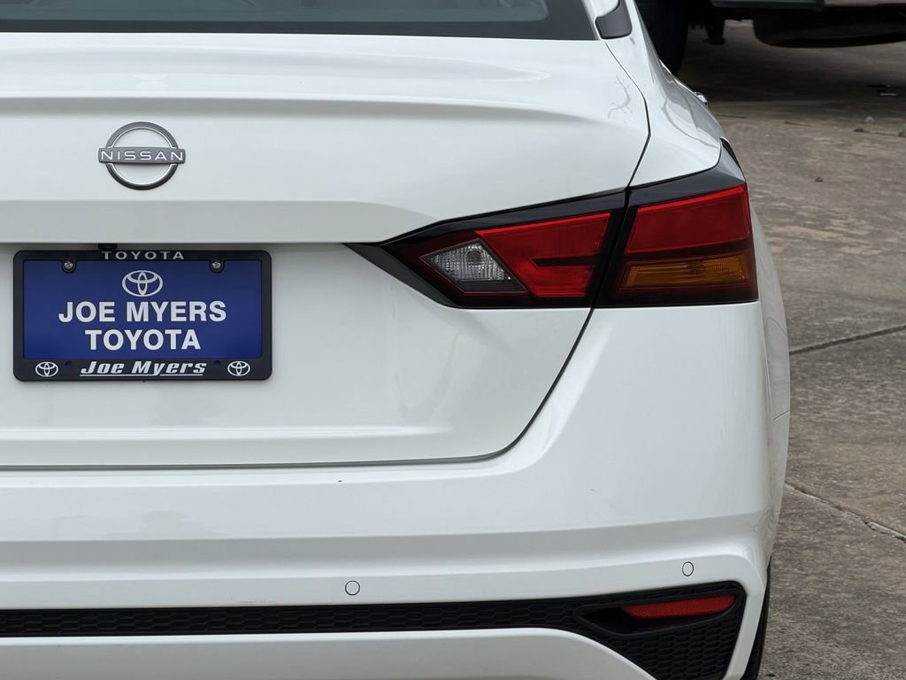 Used 2025 Nissan Altima 2.5 SV FWD image 9