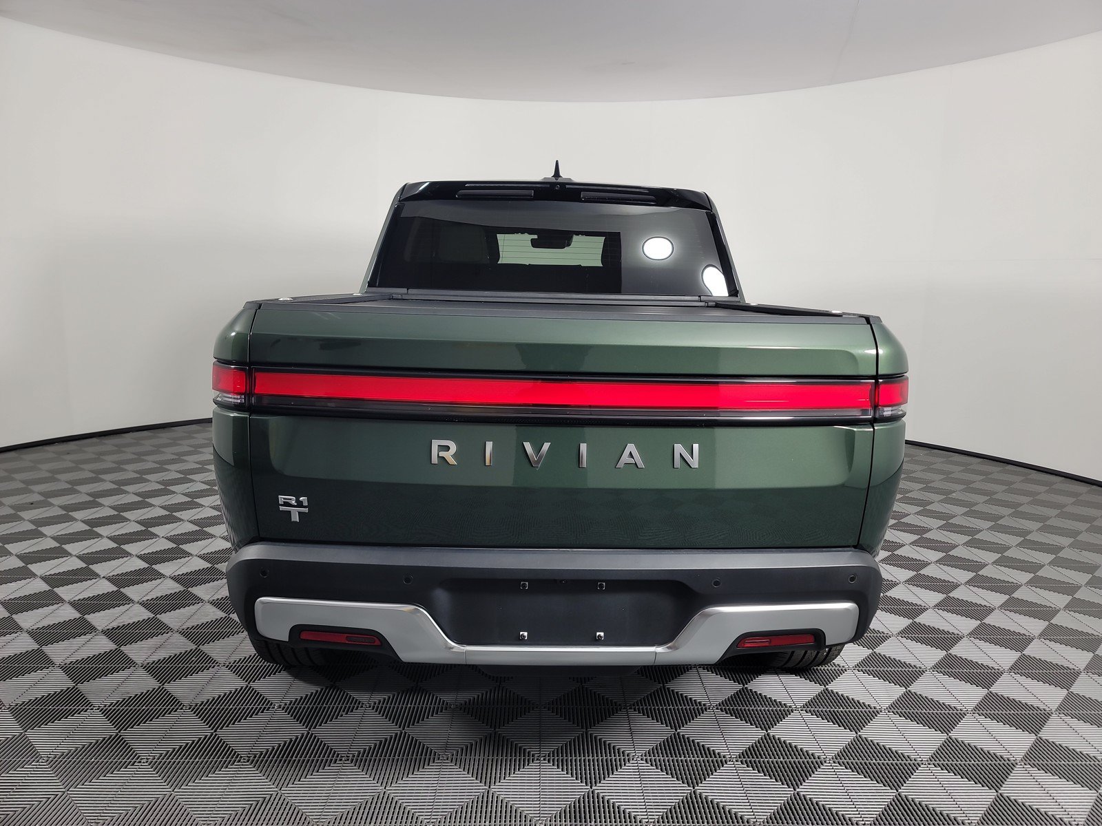 Used 2024 Rivian R1T Adventure AWD/4WD image 4