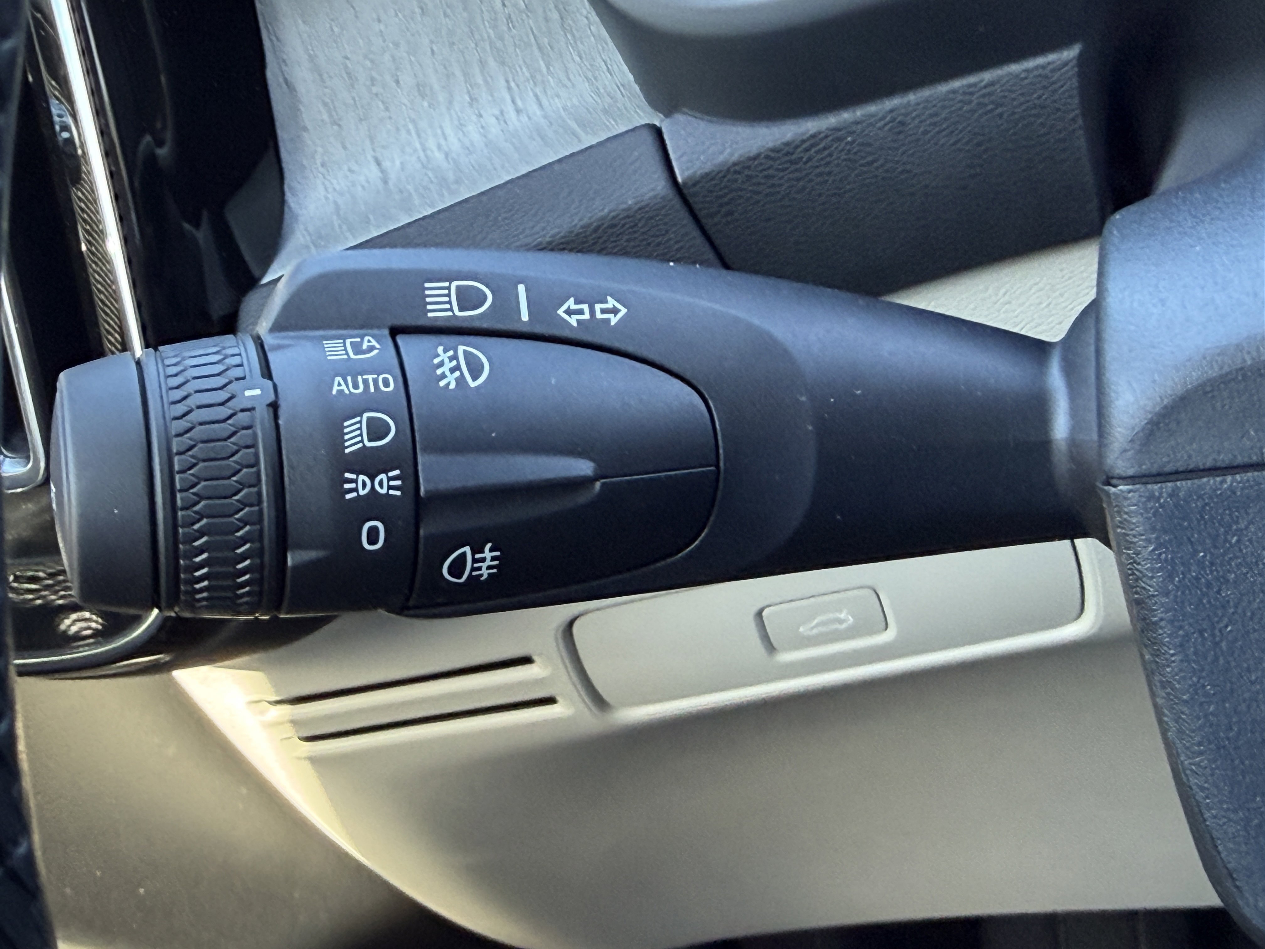 New 2026 Volvo XC40 B5 Plus w/ Climate Package image 28