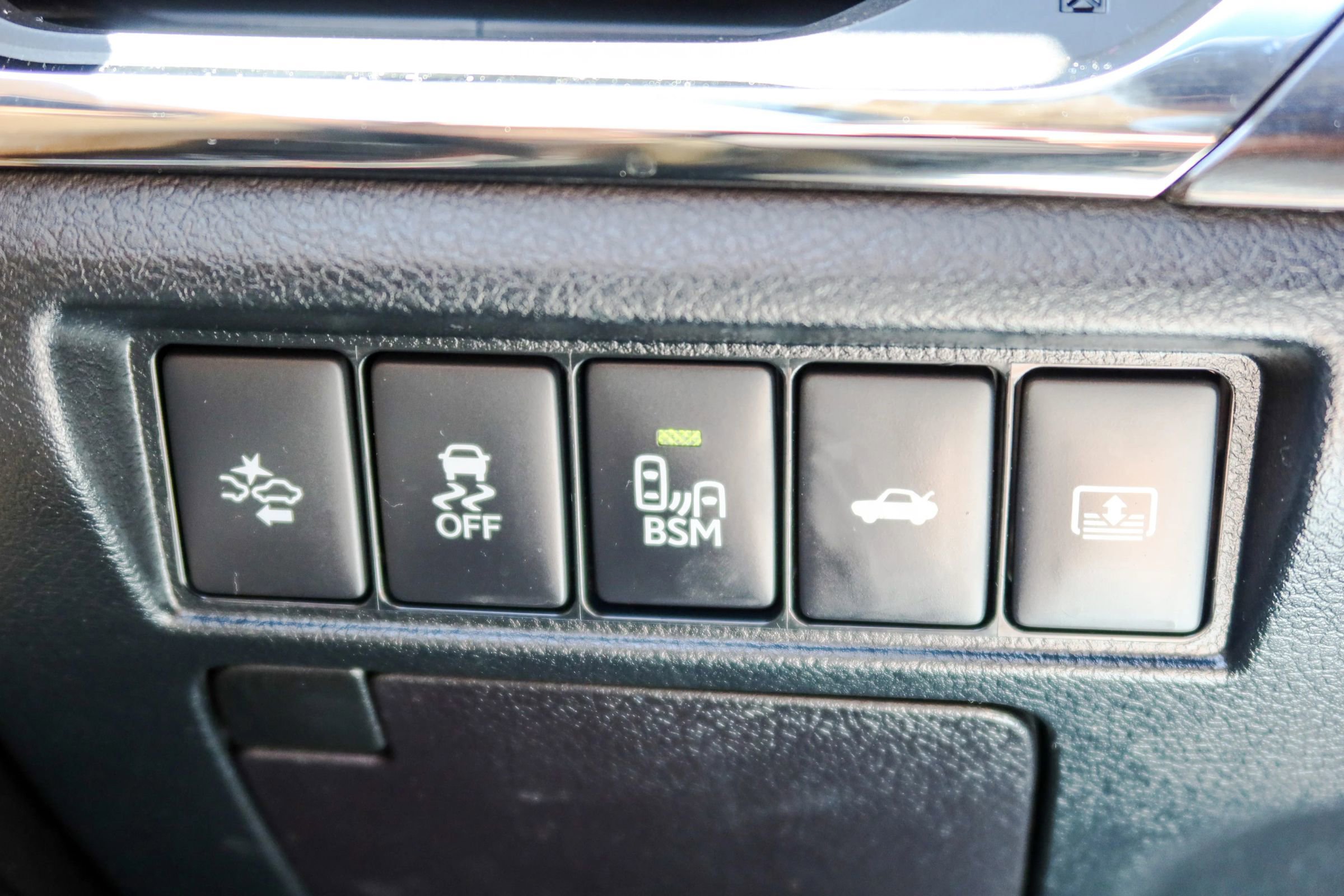 Used 2016 Toyota Avalon Limited w/ Toyota Safety Sense Package FWD image 12