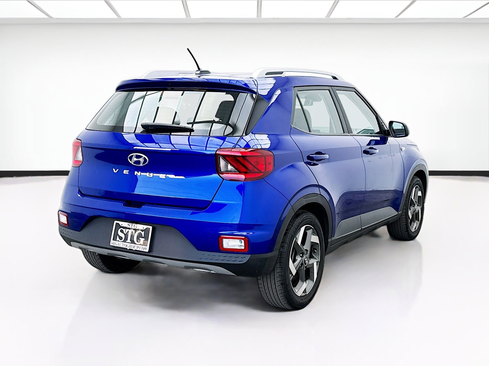 Used 2023 Hyundai Venue SEL image 4