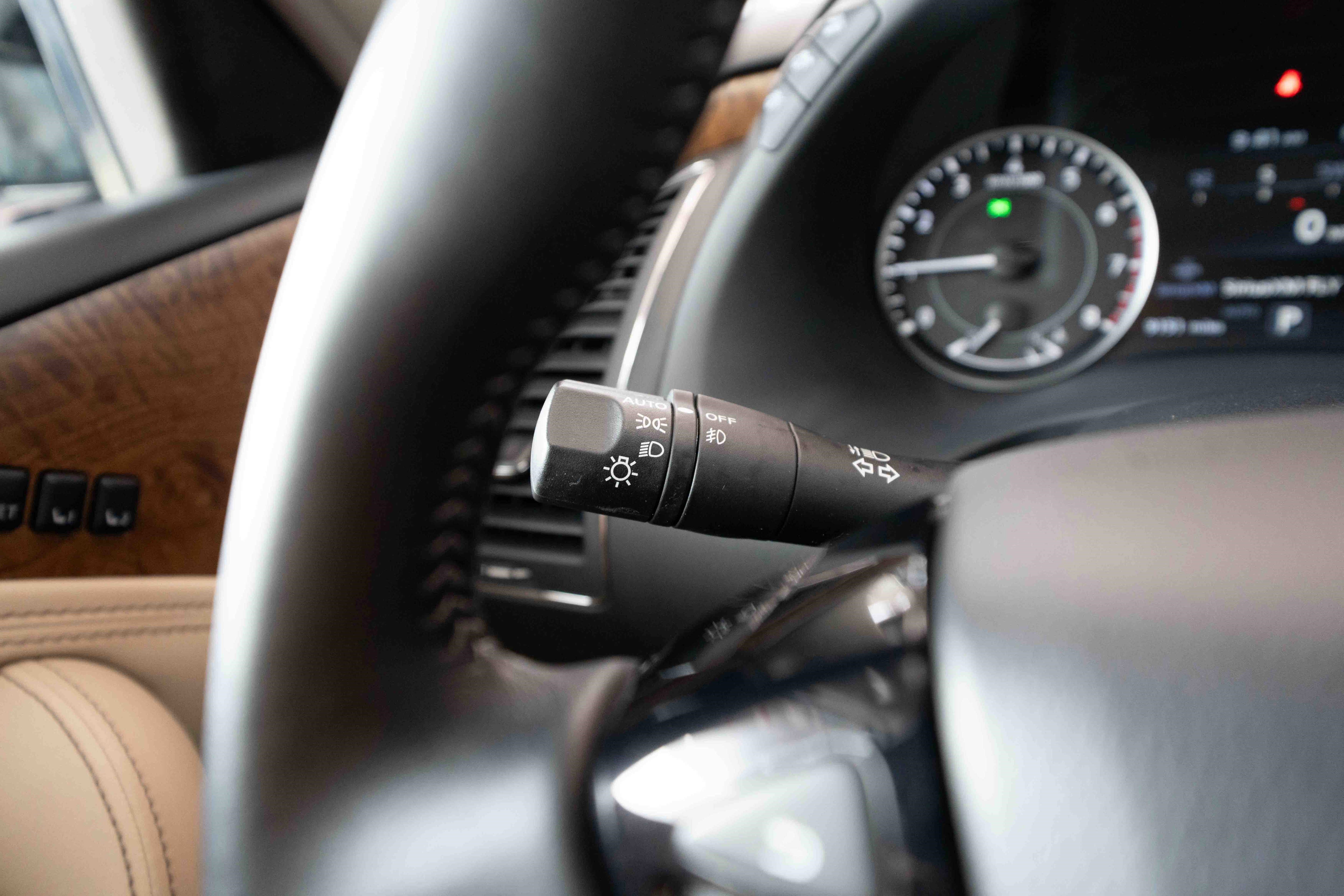 Used 2024 Nissan Armada SL w/ Captain's Chairs Package image 13