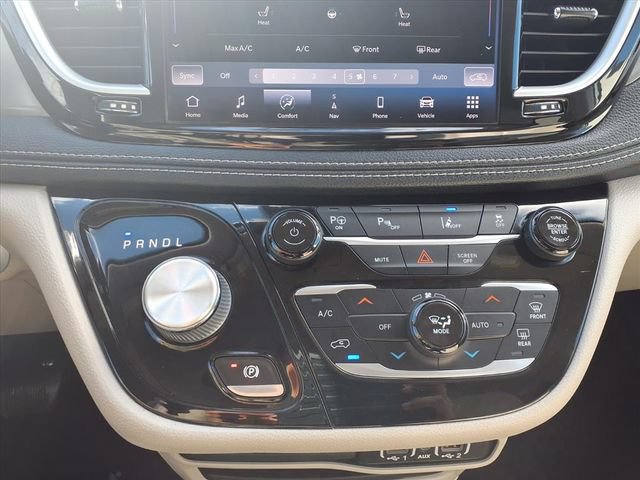 Used 2021 Chrysler Pacifica Touring-L FWD image 21