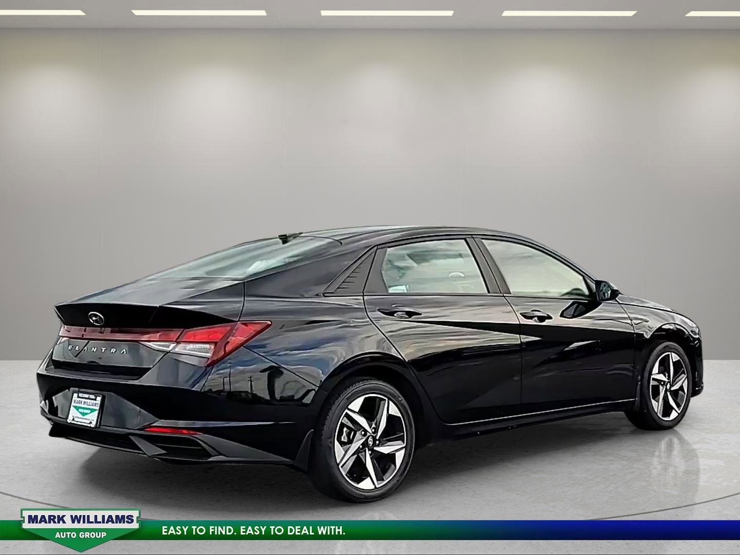Used 2023 Hyundai Elantra SEL w/ Convenience Package FWD image 4