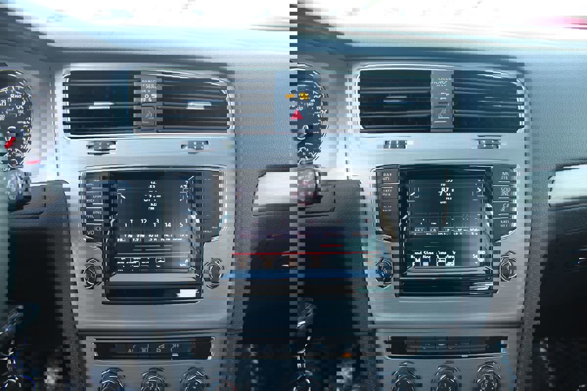 Used 2015 Volkswagen Golf Launch Edition image 23