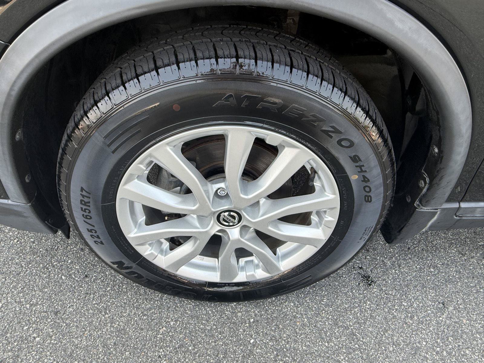 Used 2020 Nissan Rogue S w/ Special Edition Package FWD image 11