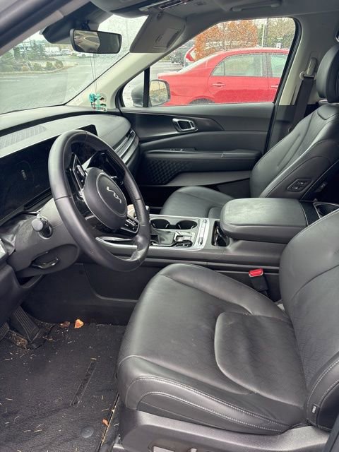 Used 2025 Kia Carnival SX w/ SX Dark Edition Package image 3