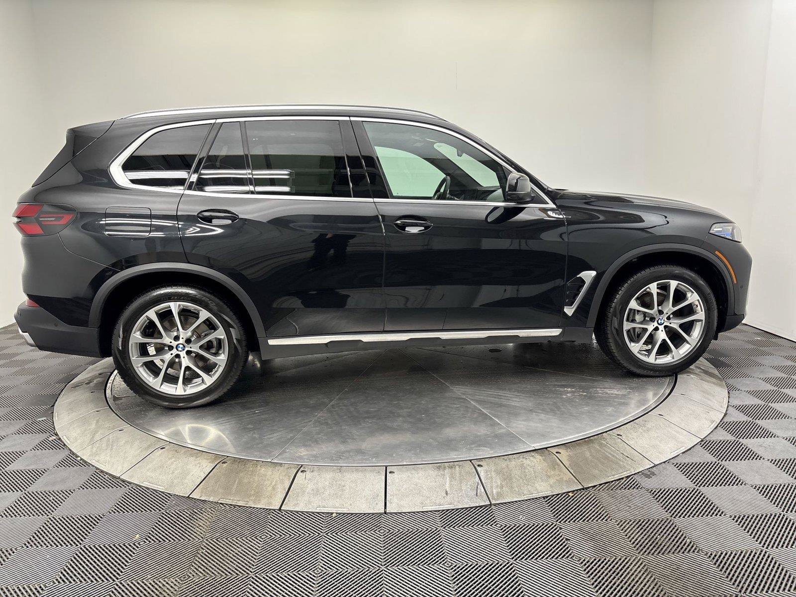 Used 2024 BMW X5 xDrive40i w/ Premium Package AWD/4WD image 17