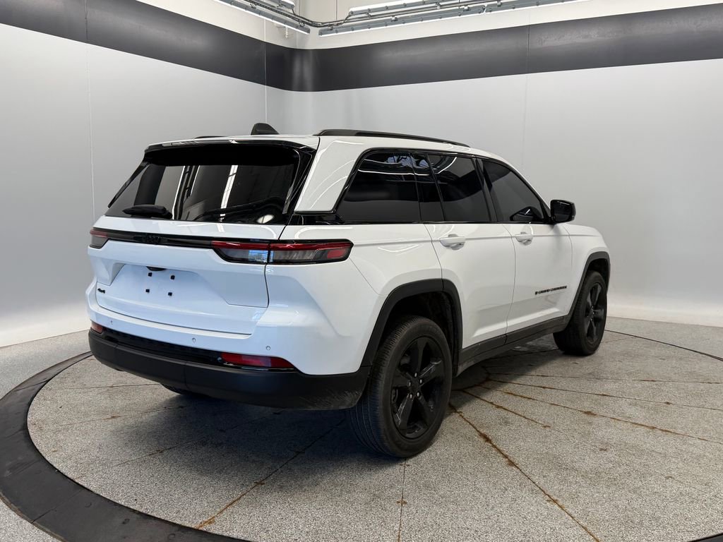 Certified 2023 Jeep Grand Cherokee Altitude AWD/4WD image 11