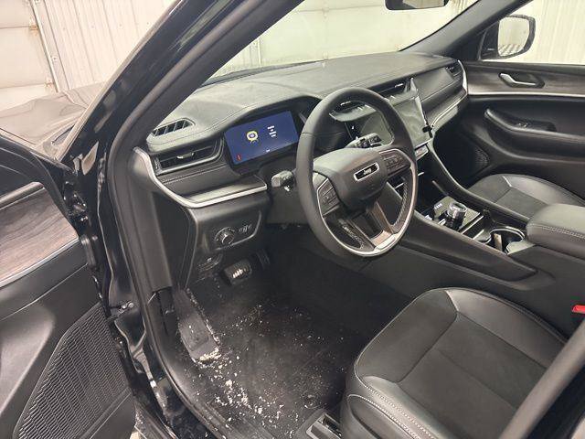 Used 2026 Jeep Grand Cherokee Altitude AWD/4WD image 12