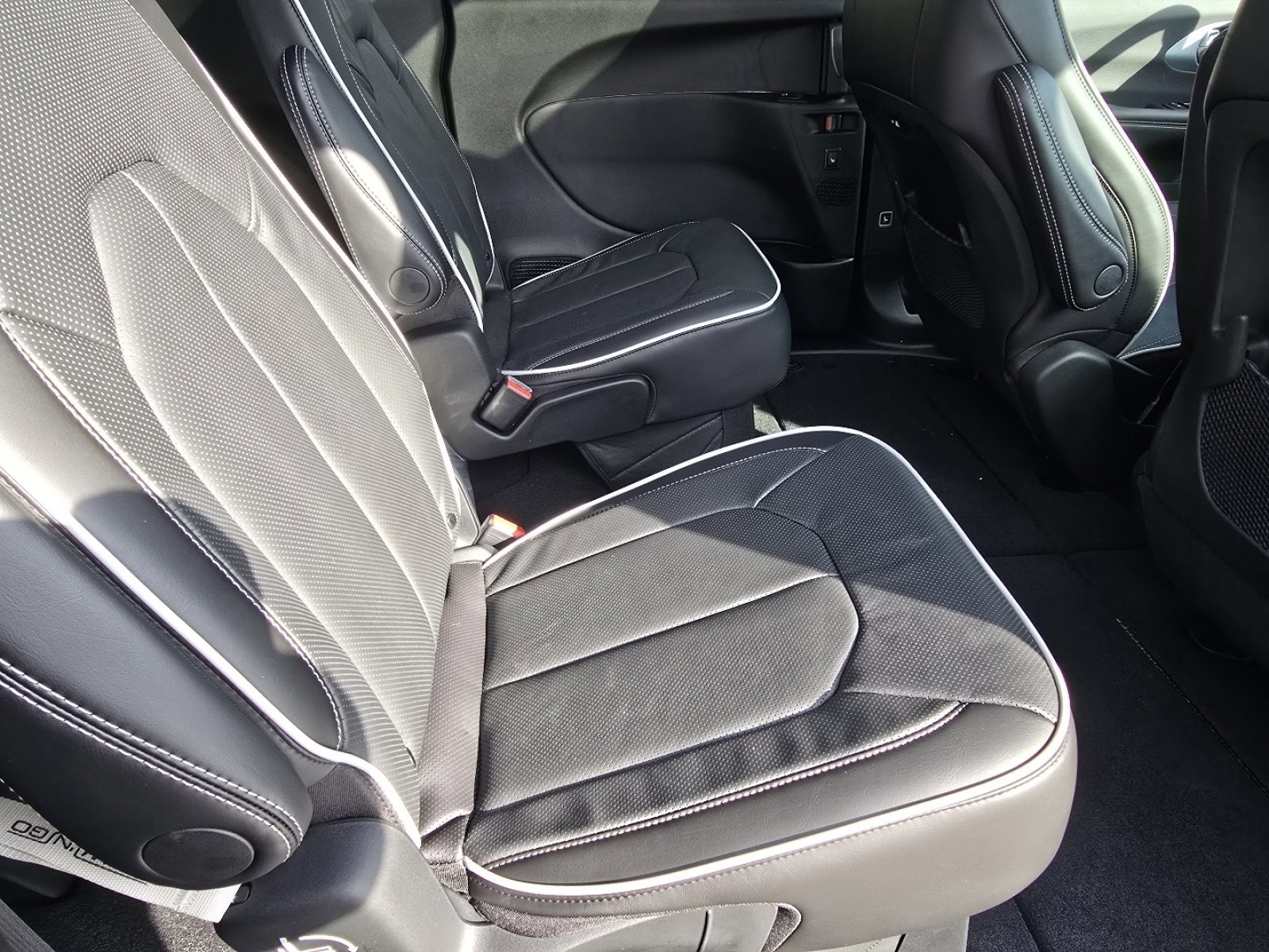 New 2026 Chrysler Pacifica Limited w/ S Appearance Package AWD/4WD image 13