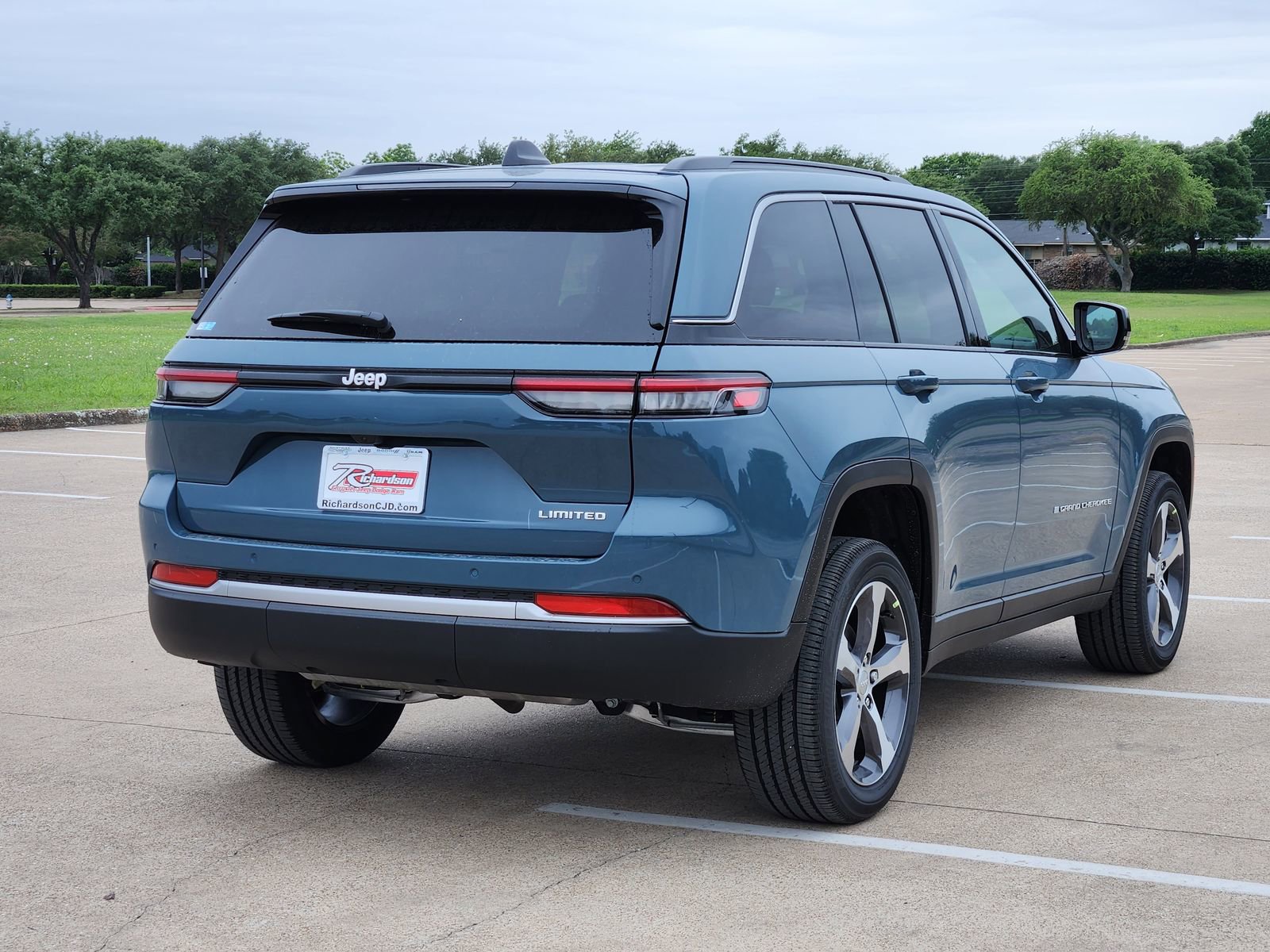 New 2026 Jeep Grand Cherokee Limited RWD image 6