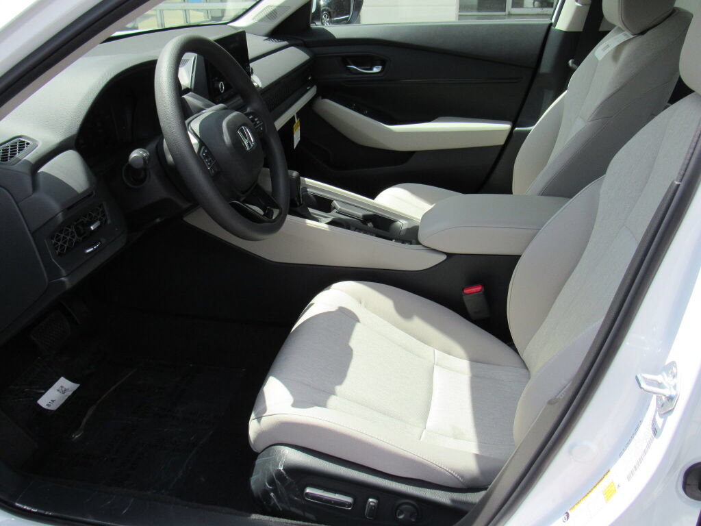Used 2024 Honda Accord EX image 6