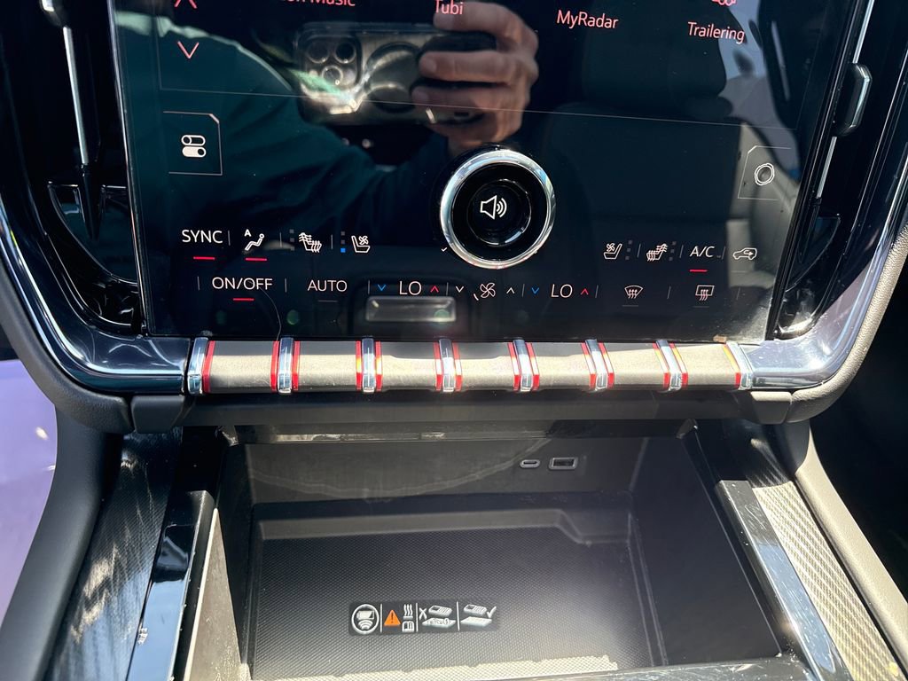 Used 2025 GMC Yukon AT4 w/ AT4 Premium Package image 19