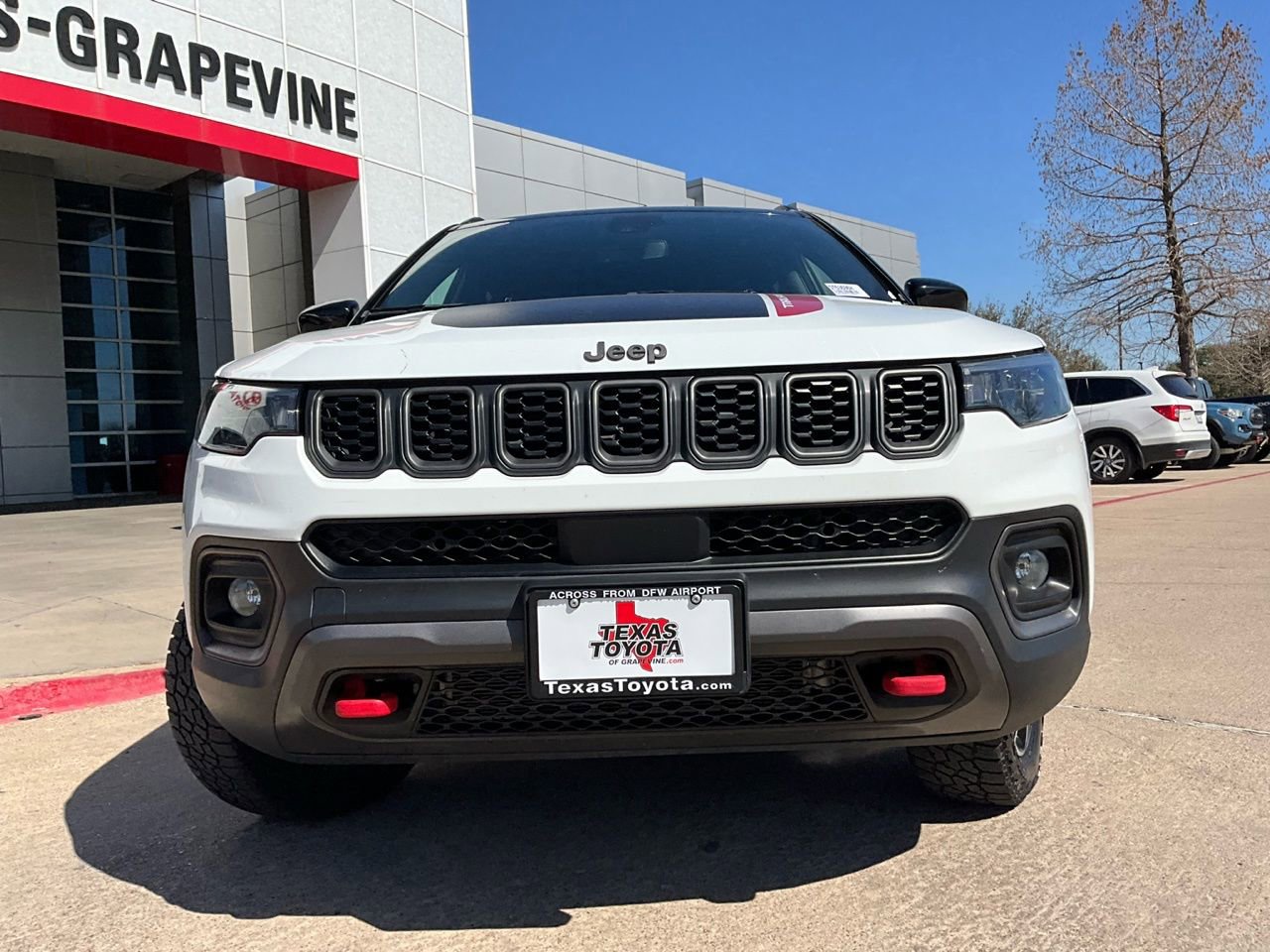 Used 2025 Jeep Compass Trailhawk image 3