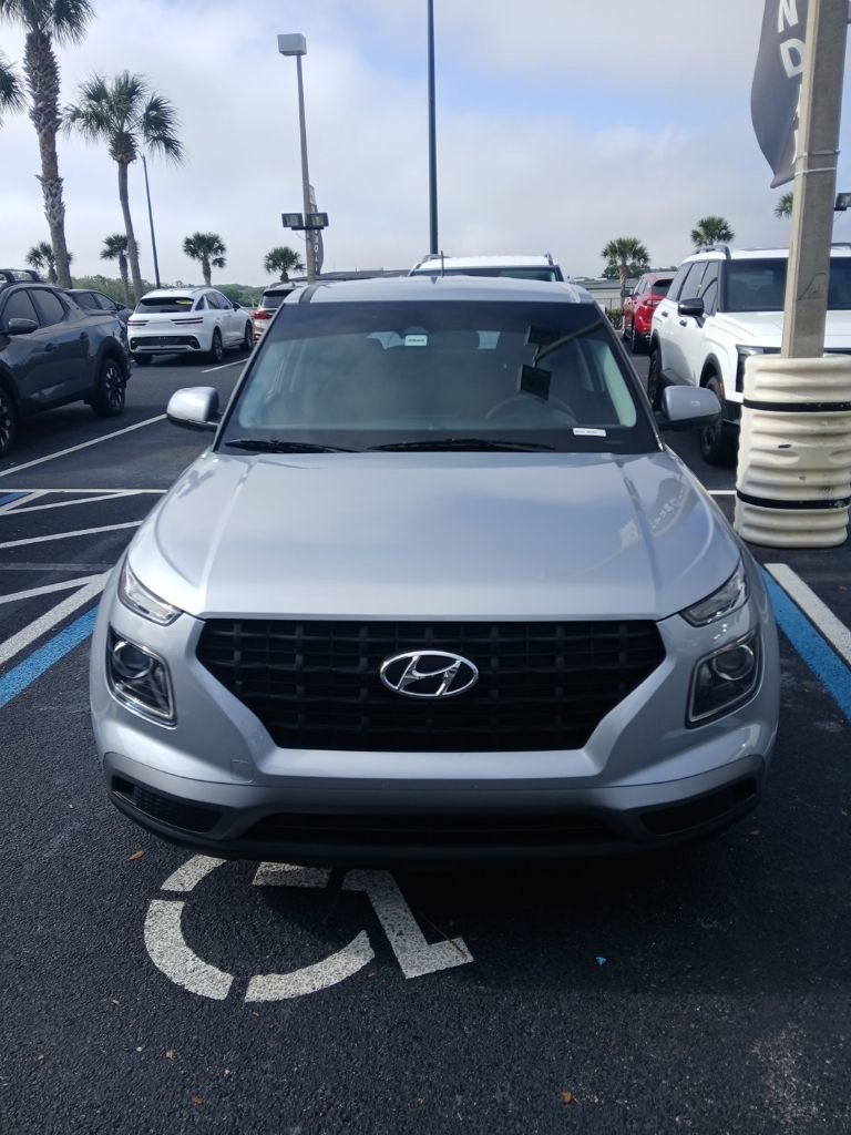 Used 2023 Hyundai Venue SE w/ Cargo Package image 2
