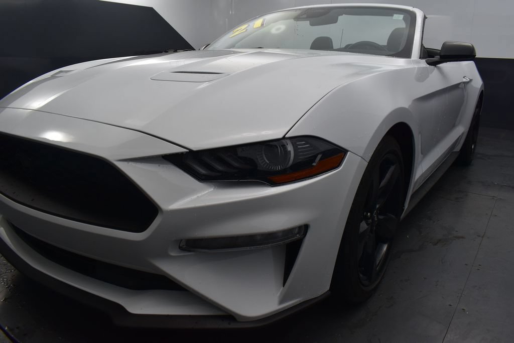 Used 2021 Ford Mustang Convertible w/ Equipment Group 101A RWD image 27