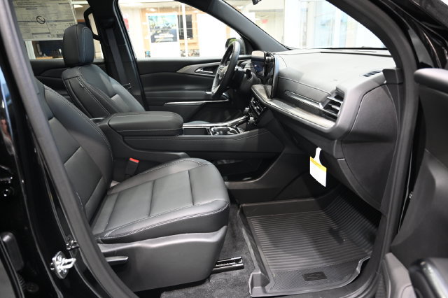 New 2027 Chevrolet Traverse LT w/ LPO, Floor Liner Package FWD image 10