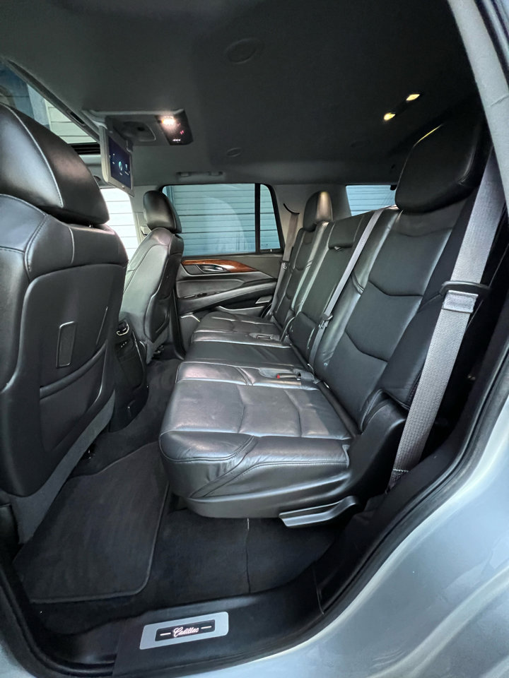 Used 2017 Cadillac Escalade Luxury image 10