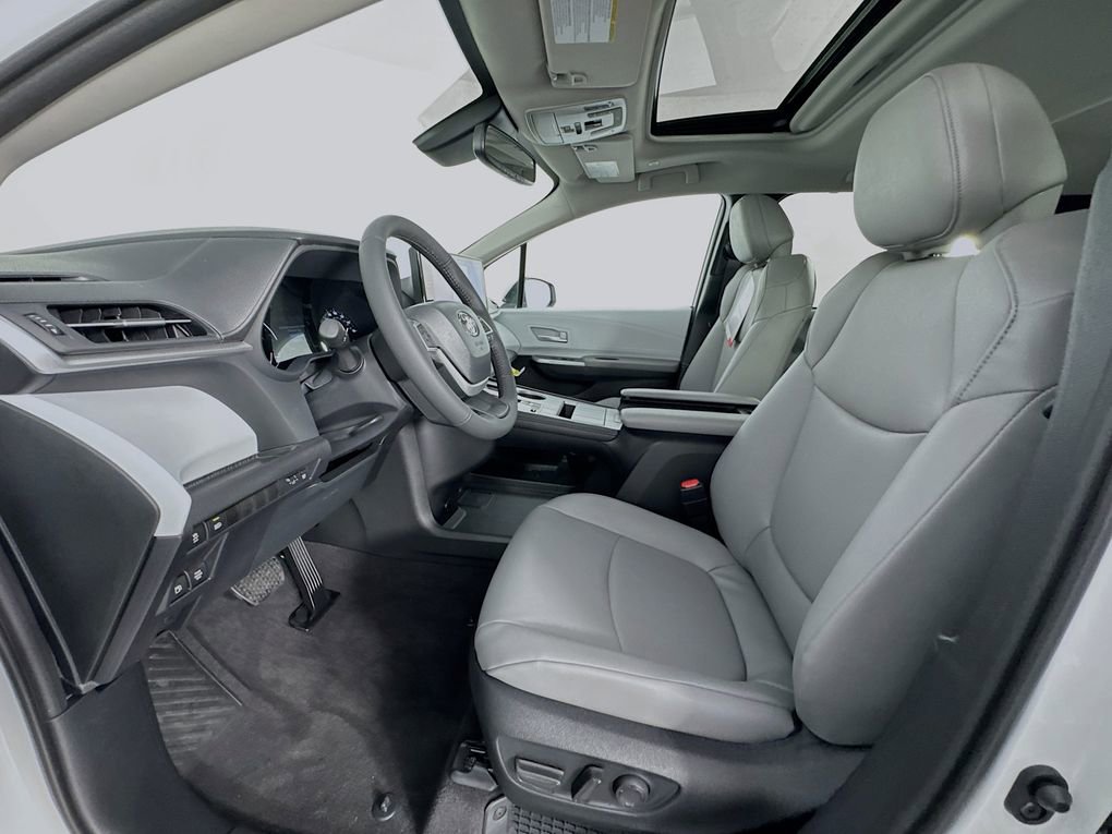 New 2026 Toyota Sienna XLE image 14