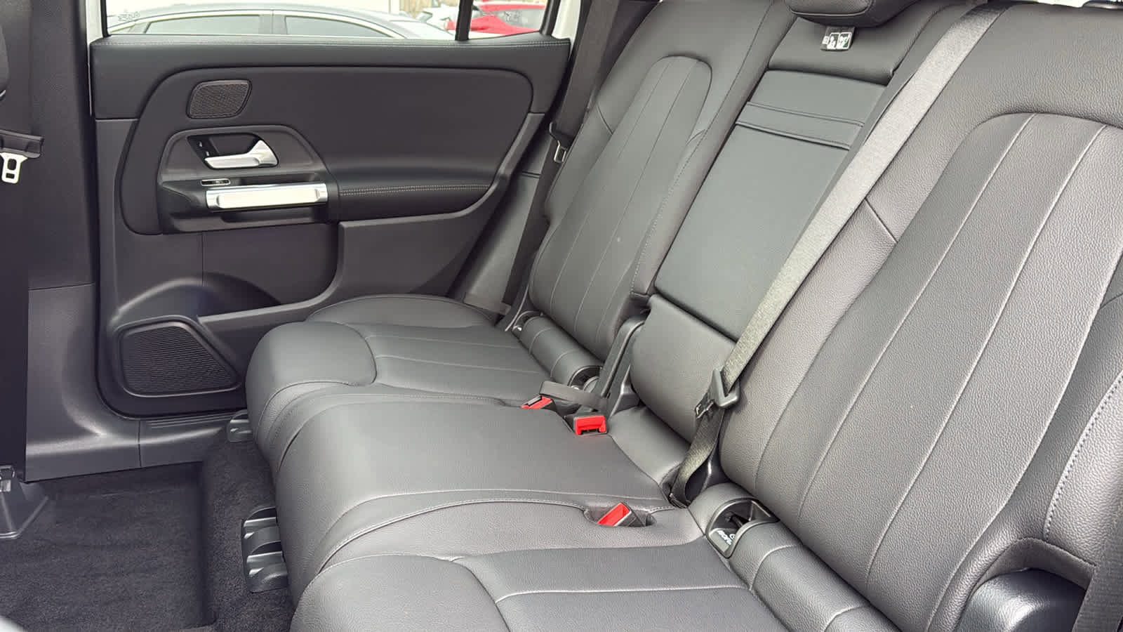 Used 2025 Mercedes-Benz GLB 250 4MATIC image 31