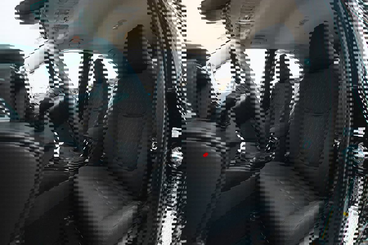 Used 2021 Toyota Corolla LE image 11