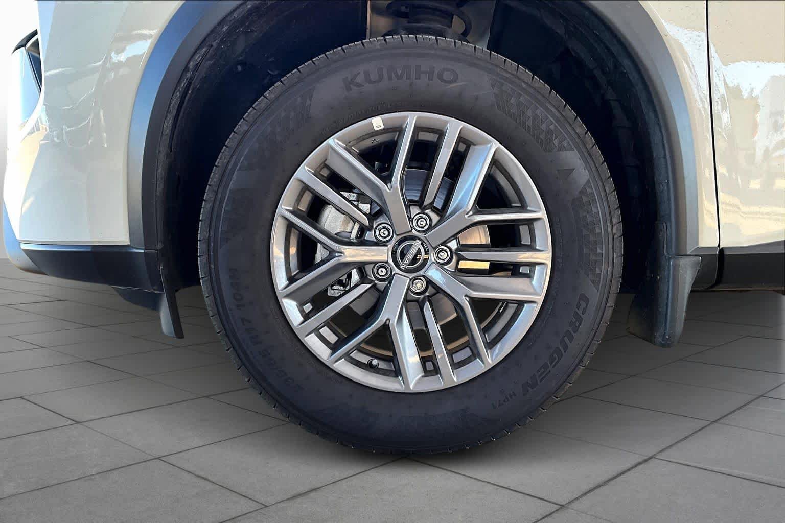 Certified 2025 Nissan Rogue S AWD/4WD image 9