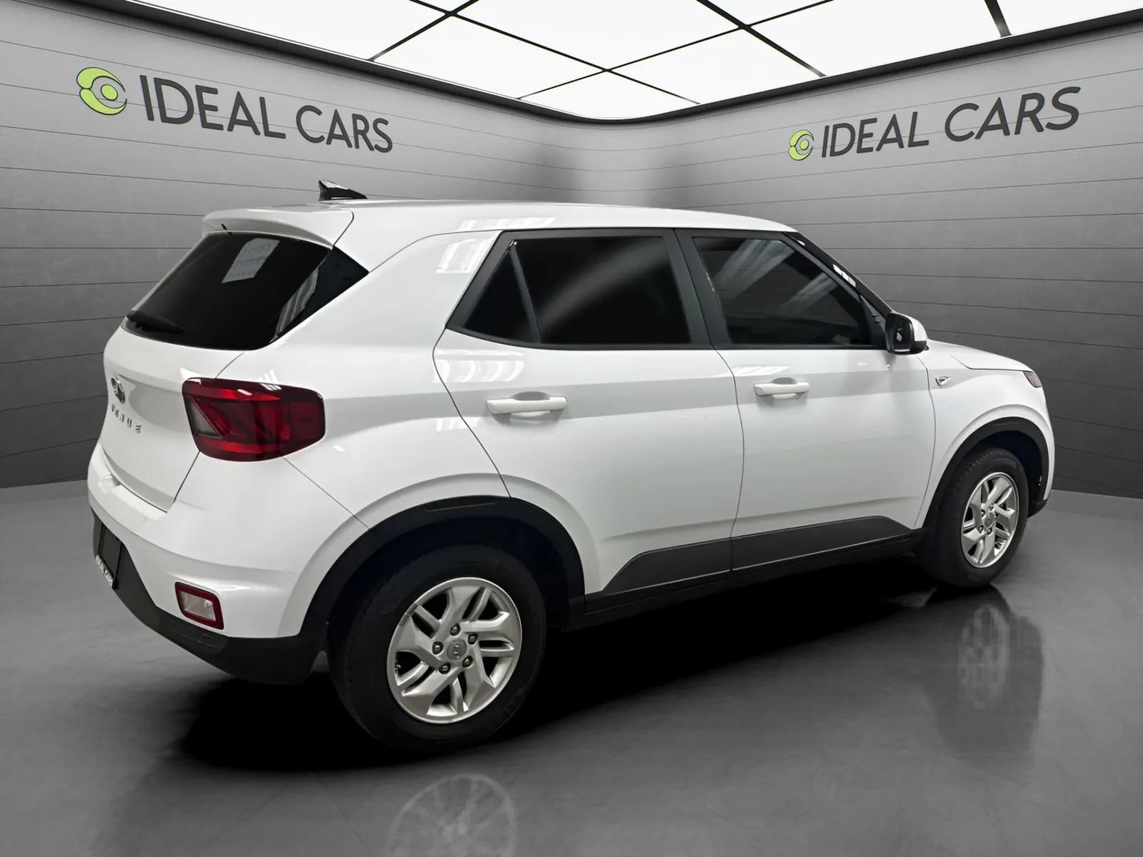 Used 2021 Hyundai Venue SE w/ Cargo Package FWD image 5
