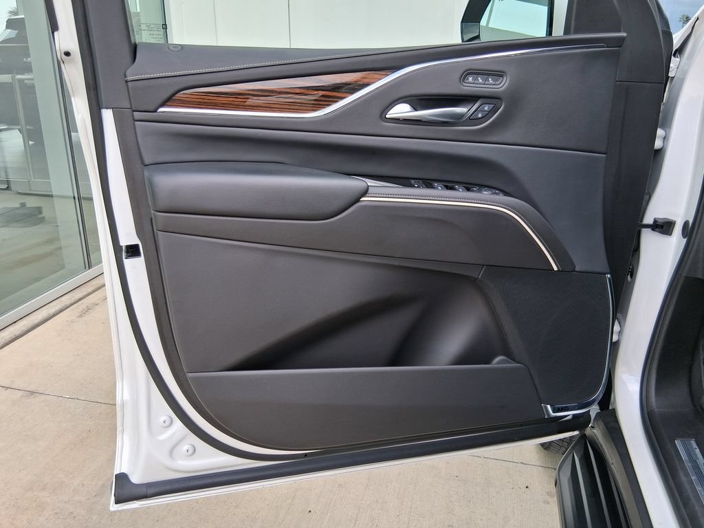 Used 2024 Cadillac Escalade Premium Luxury RWD image 18