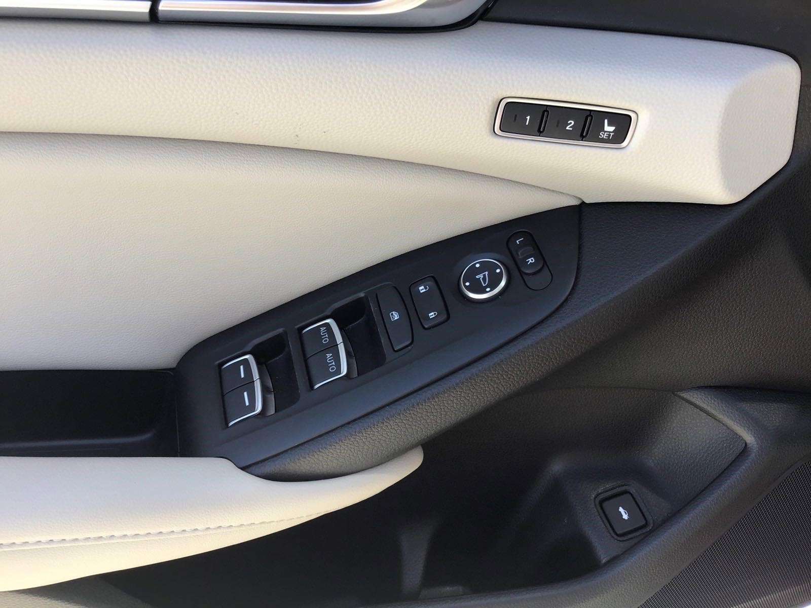 Used 2022 Honda Accord Touring image 9