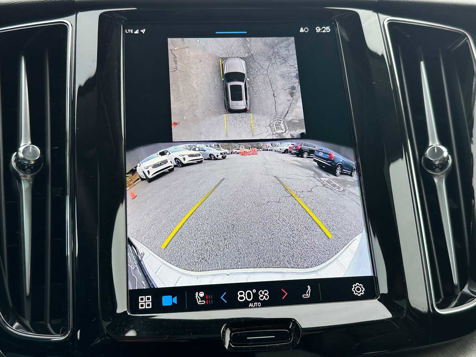 Used 2025 Volvo XC60 B5 Plus w/ Protection Package Premier image 26