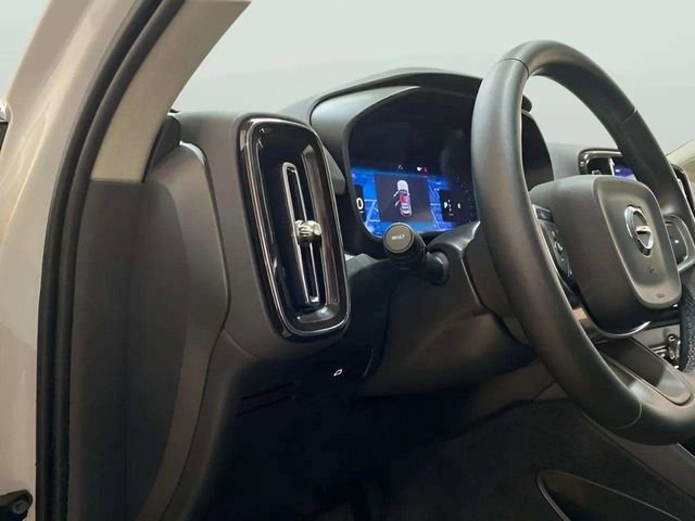 Used 2025 Volvo XC40 B5 Core AWD/4WD image 18