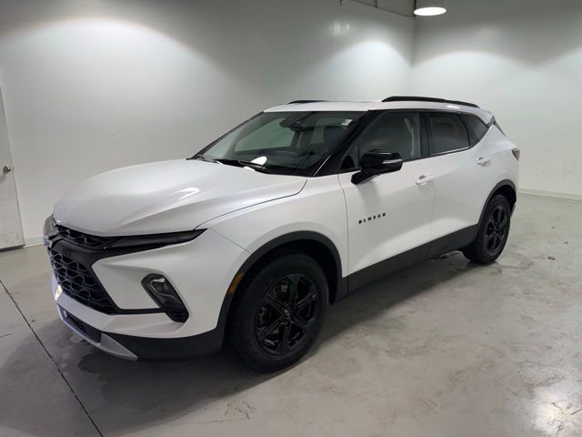 Used 2023 Chevrolet Blazer LT w/ Midnight/Sport Edition FWD image 3