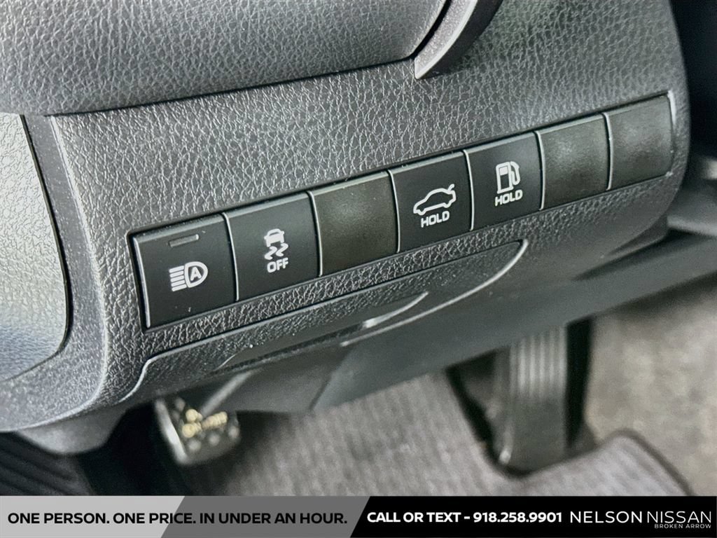 Used 2019 Toyota Camry LE FWD image 10