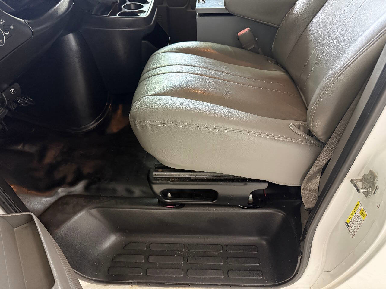 Used 2014 Chevrolet Express 3500 Extended RWD image 89